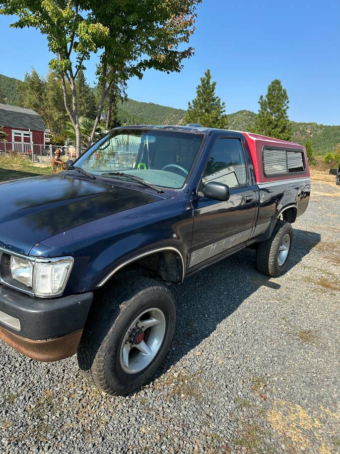 Toyota-hilux-truck-1994-blue-3