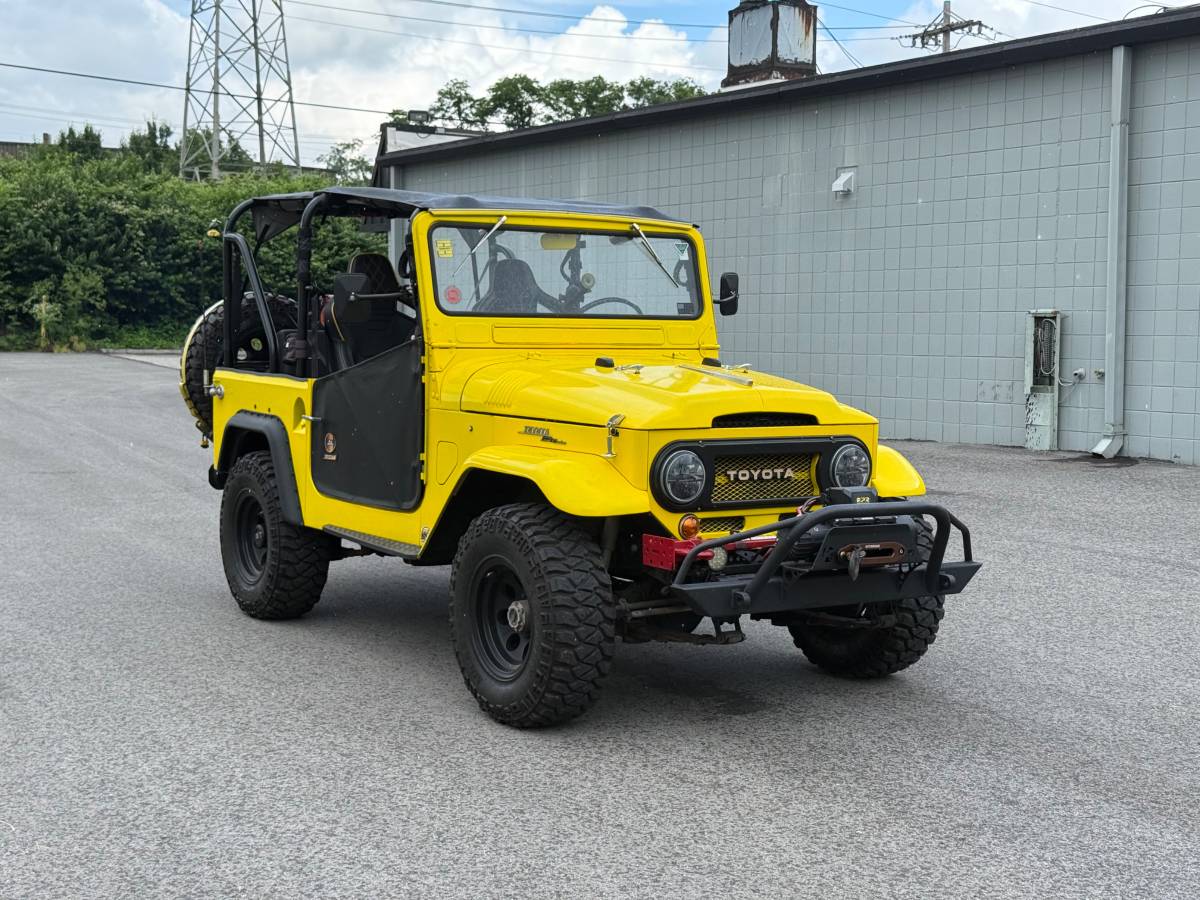 Toyota-land-cruiser-1964-yellow-1