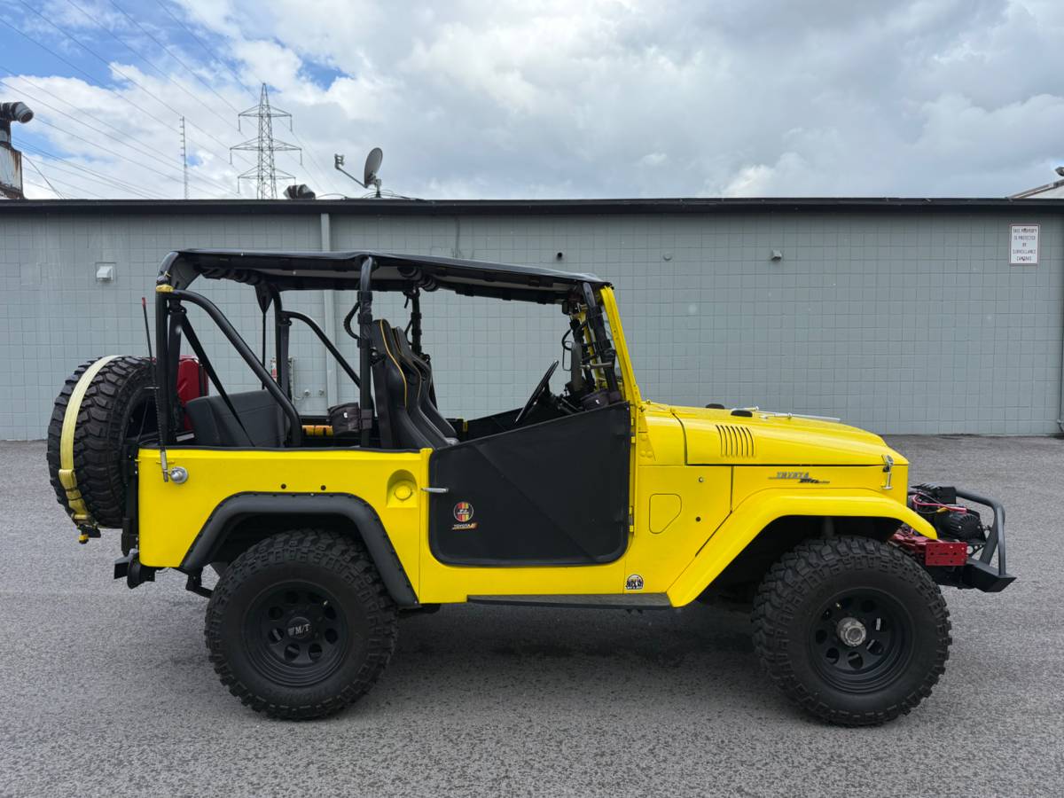Toyota-land-cruiser-1964-yellow-18
