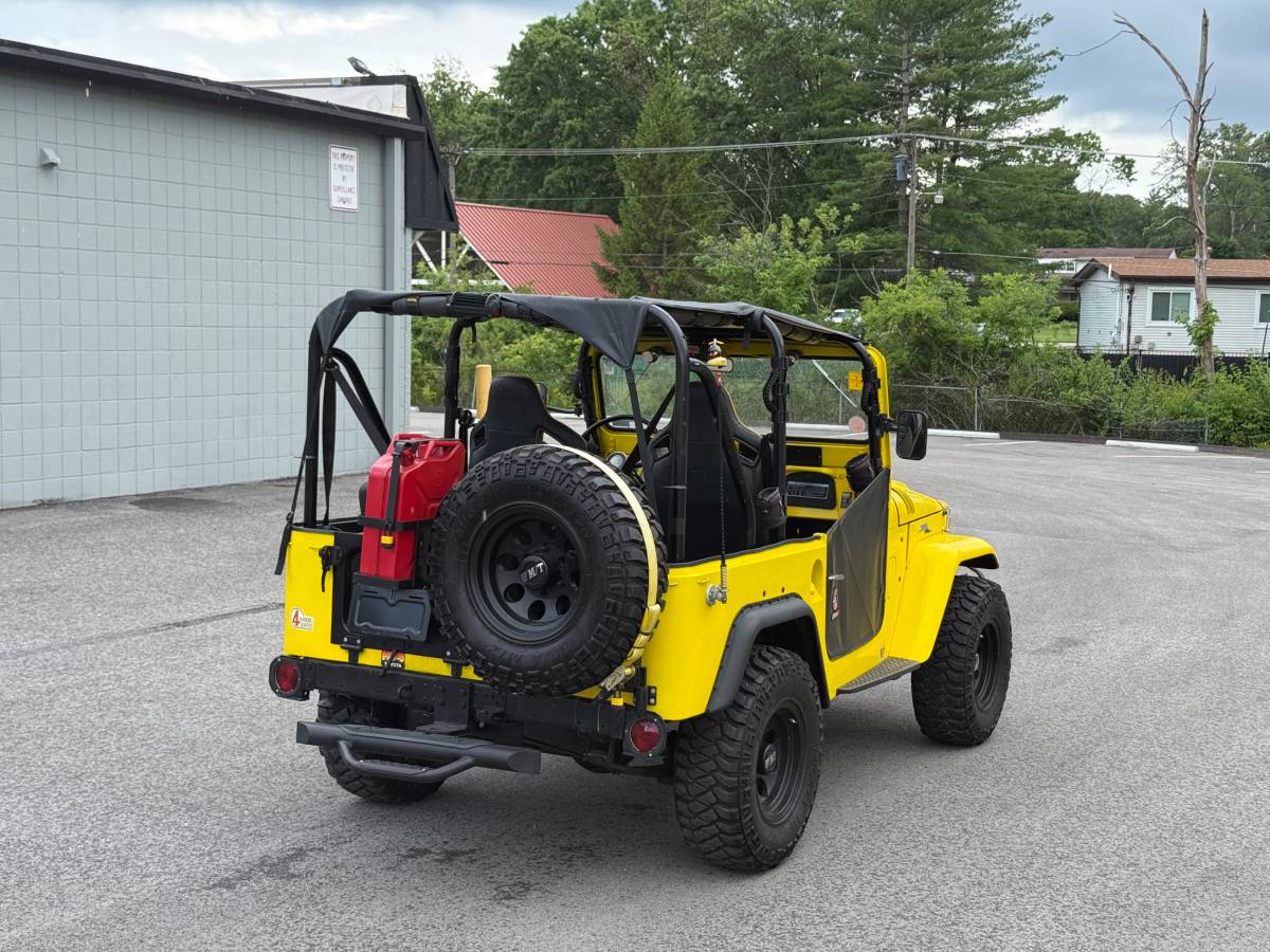Toyota-land-cruiser-1964-yellow-2