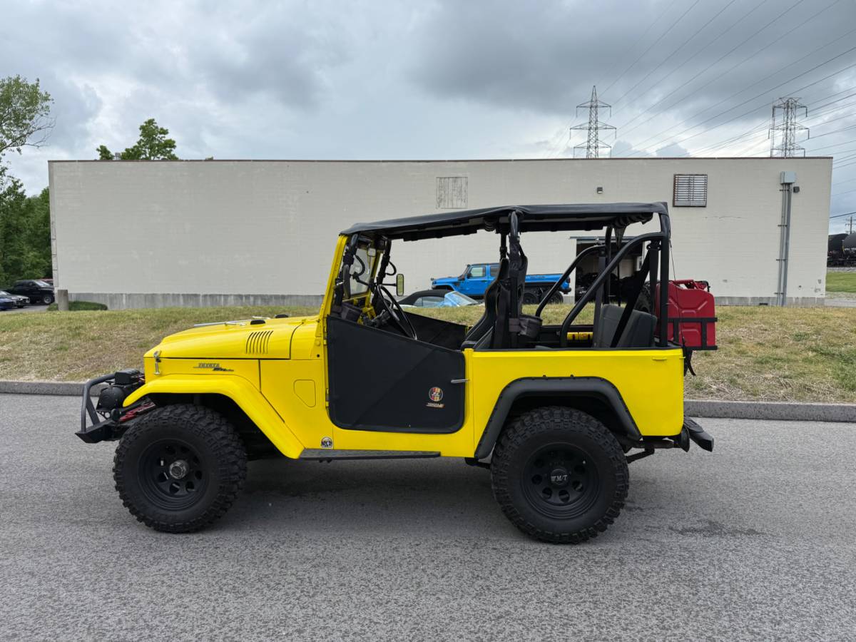 Toyota-land-cruiser-1964-yellow-5