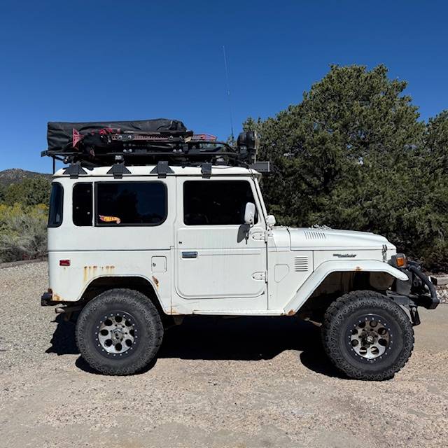 Toyota-land-cruiser-1981-white-2
