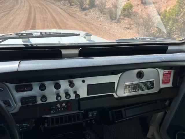 Toyota-land-cruiser-1981-white-7