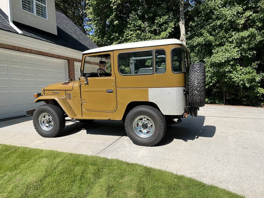 Toyota-land-cruiser-1983-green-2