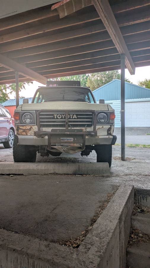 Toyota-land-cruiser-1983-white-1