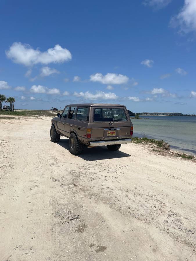 Toyota-land-cruiser-1985-brown-2