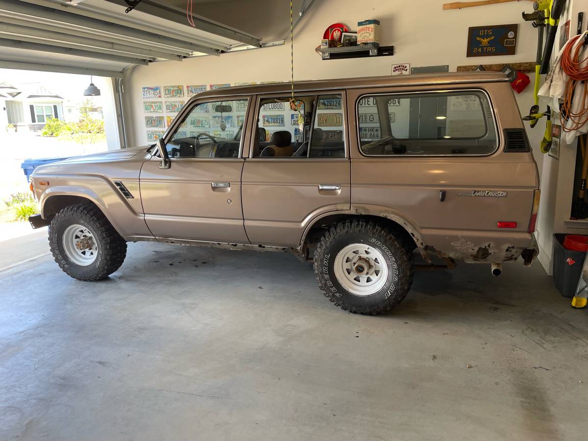 Toyota-land-cruiser-1985-brown-3