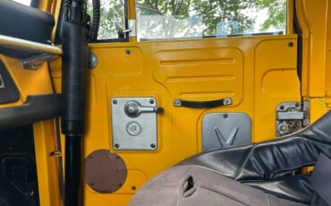 Toyota-land-cruiser-fj-40.-1972-yellow-19