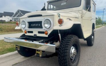 Toyota-land-cruiser-fj40-1965-white-1
