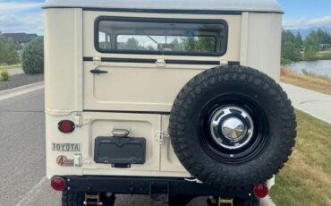 Toyota-land-cruiser-fj40-1965-white-3