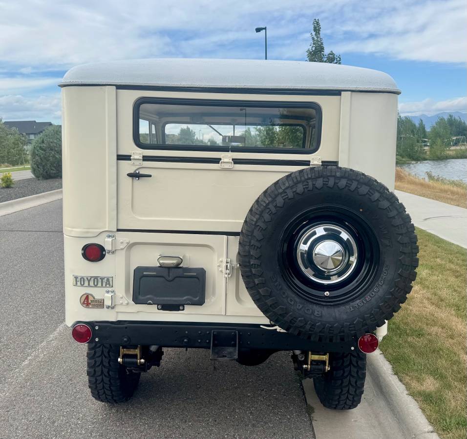 Toyota-land-cruiser-fj40-1965-white-3