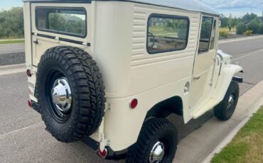 Toyota-land-cruiser-fj40-1965-white-4