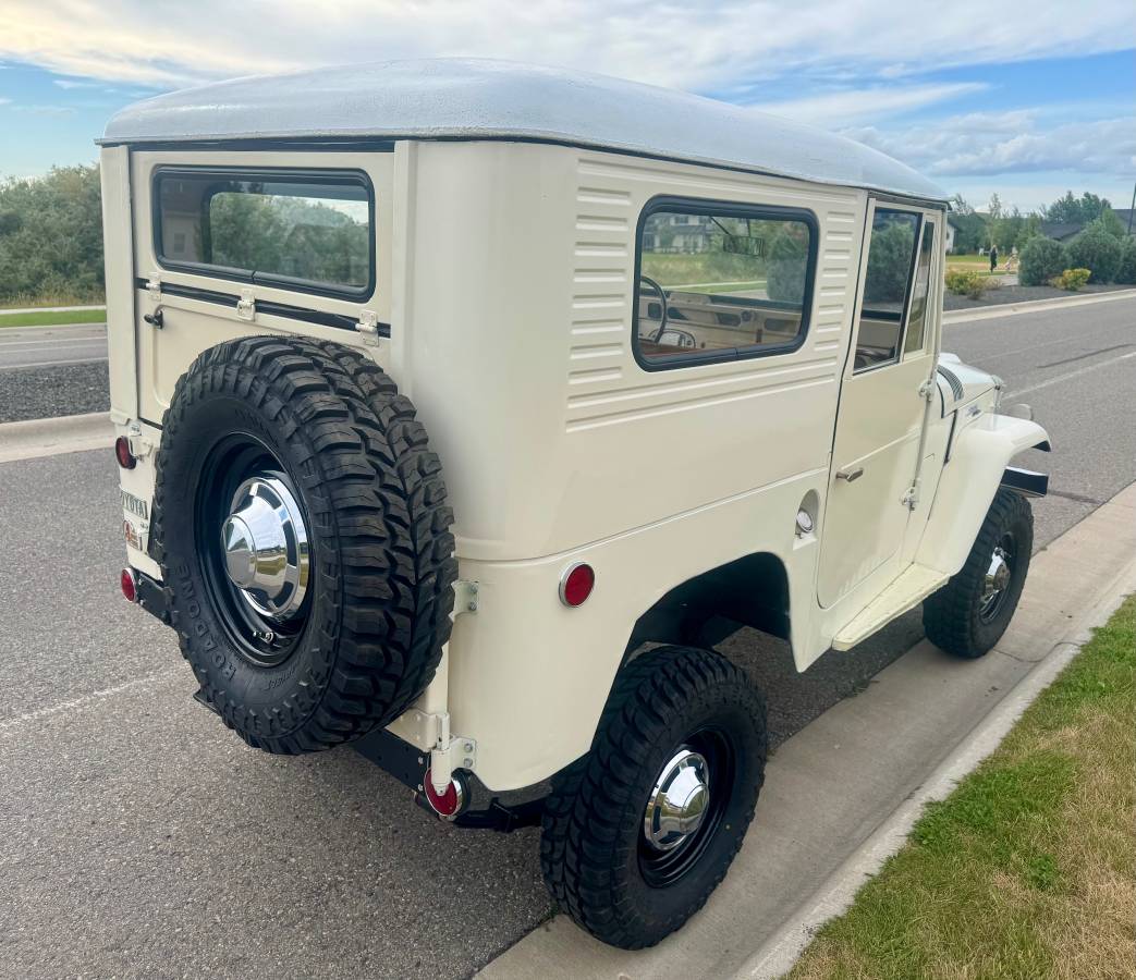 Toyota-land-cruiser-fj40-1965-white-4