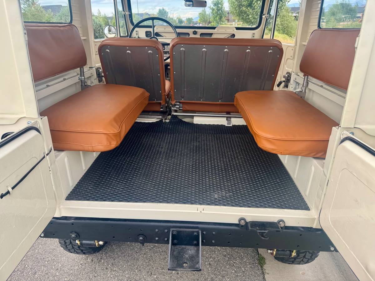 Toyota-land-cruiser-fj40-1965-white-8