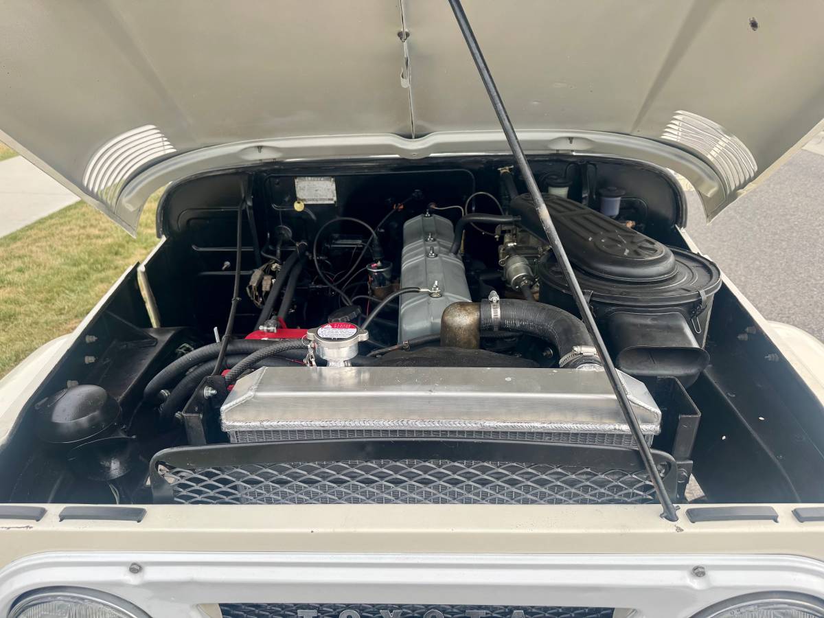 Toyota-land-cruiser-fj40-1965-white-9