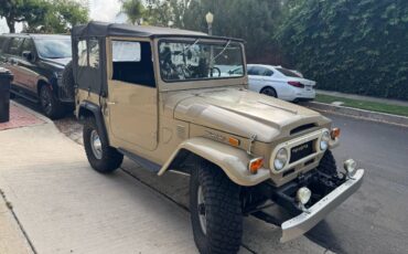 Toyota-land-cruiser-fj40-1974-1