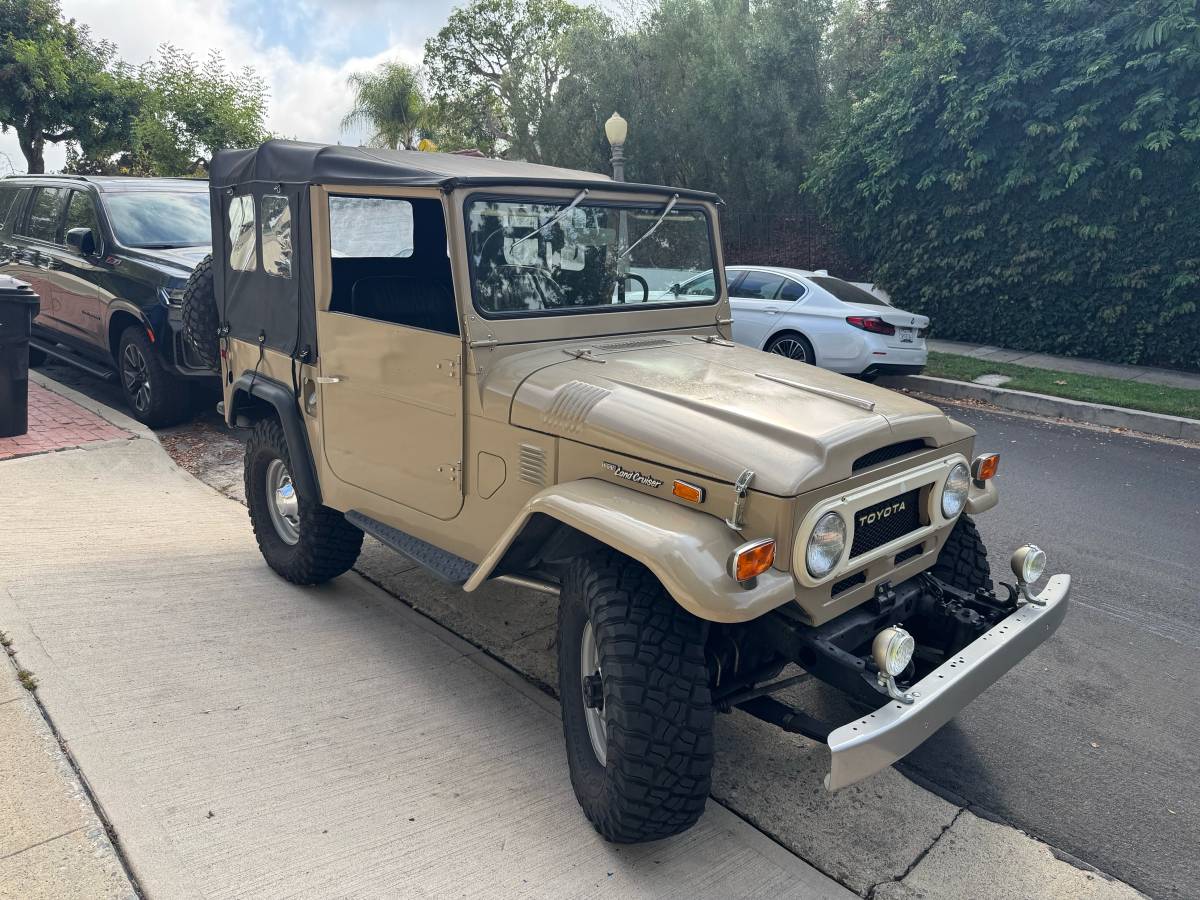 Toyota-land-cruiser-fj40-1974-1