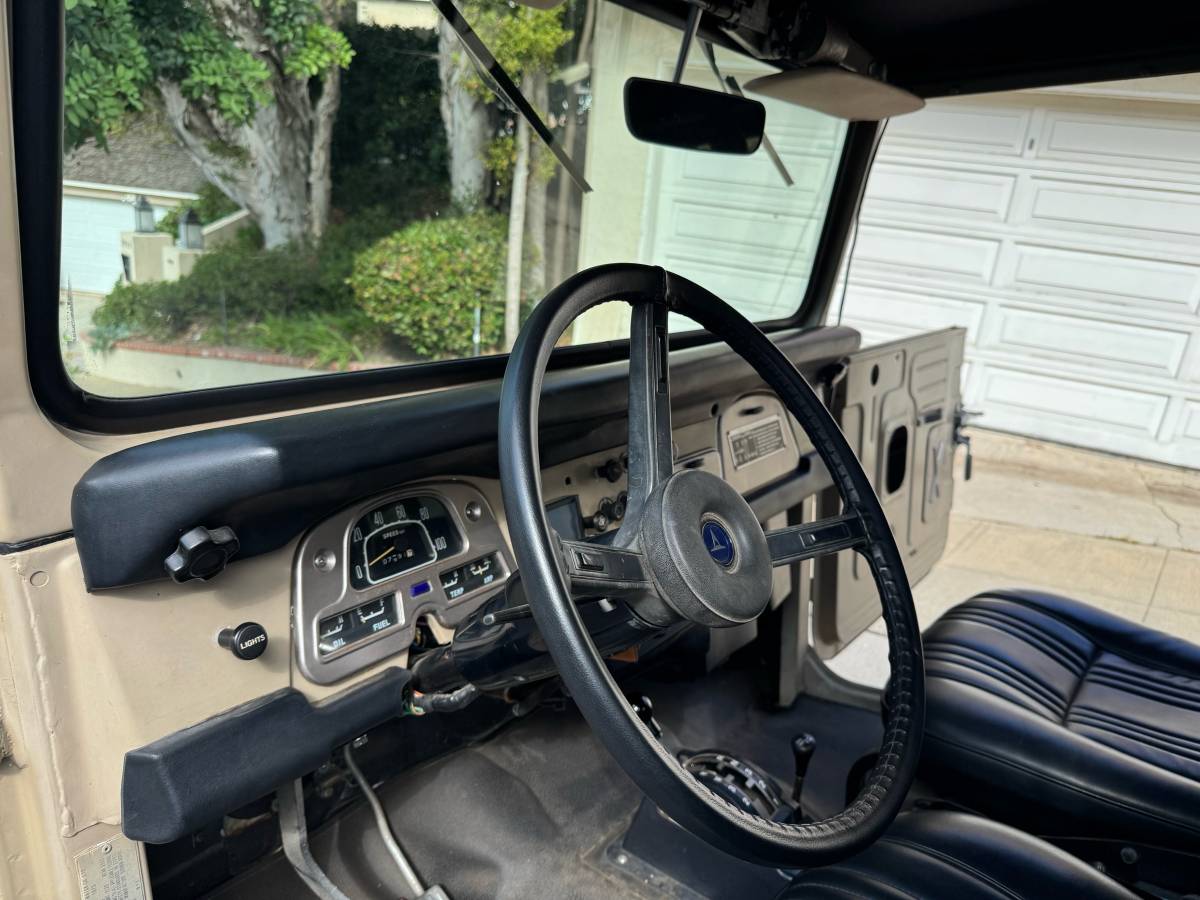 Toyota-land-cruiser-fj40-1974-10