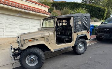 Toyota-land-cruiser-fj40-1974-12