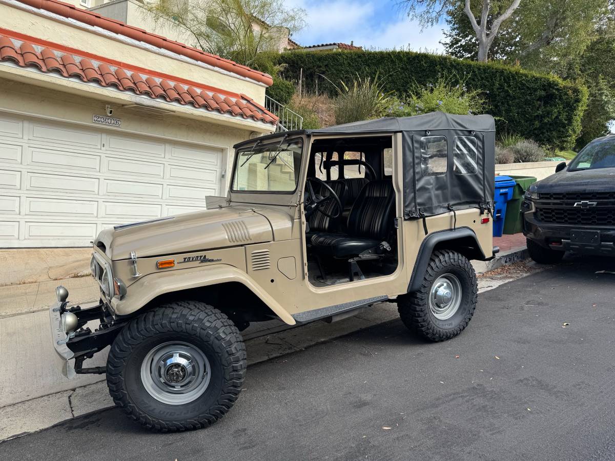 Toyota-land-cruiser-fj40-1974-12