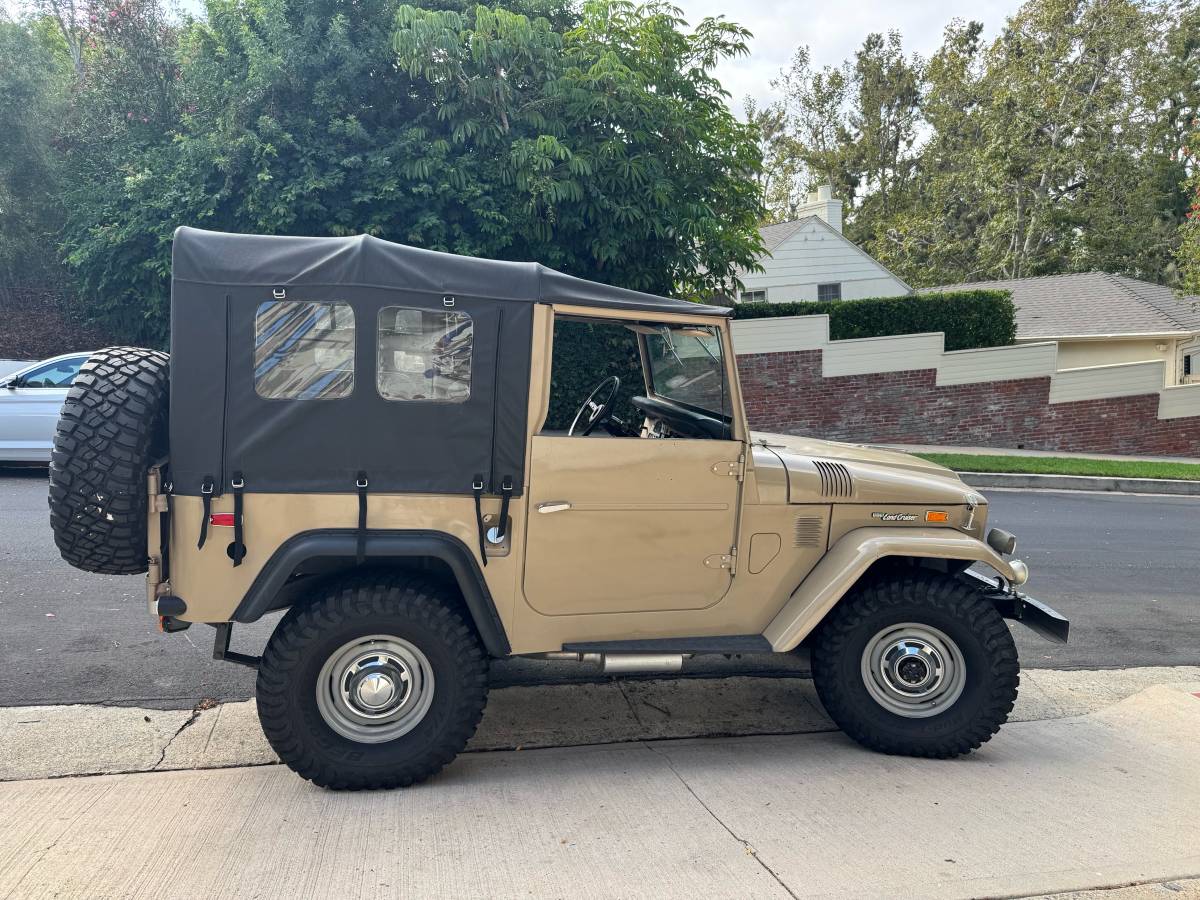 Toyota-land-cruiser-fj40-1974-2