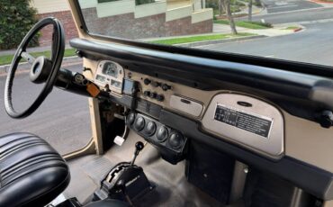Toyota-land-cruiser-fj40-1974-5