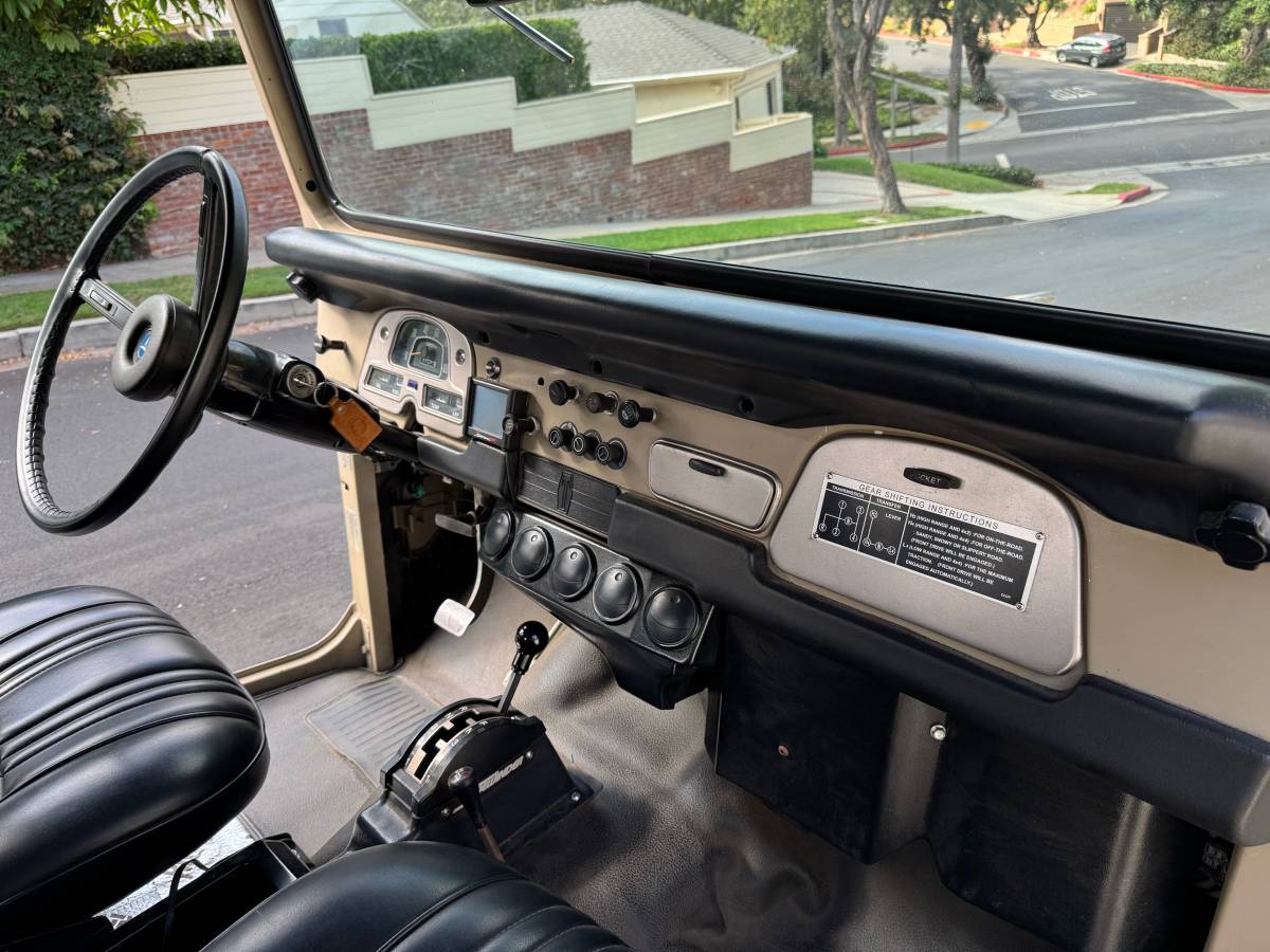 Toyota-land-cruiser-fj40-1974-5
