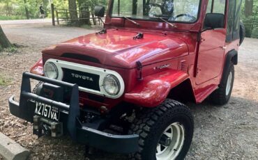 Toyota-land-cruiser-fj40-1975-1