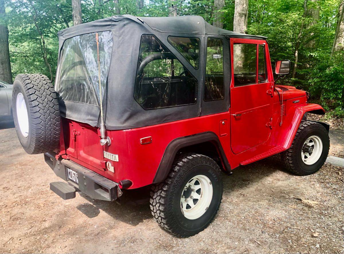 Toyota-land-cruiser-fj40-1975-2