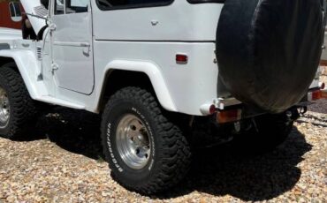 Toyota-land-cruiser-fj40-1980-white-2