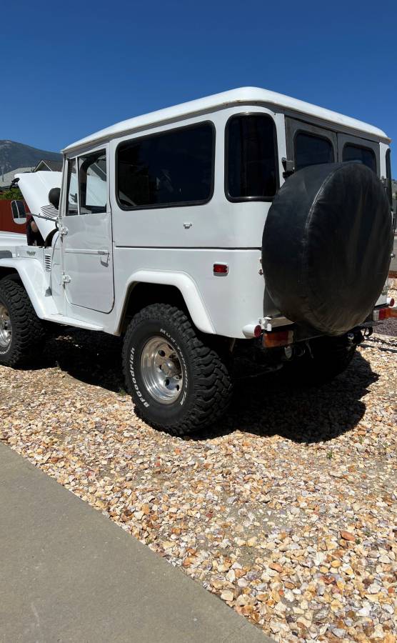 Toyota-land-cruiser-fj40-1980-white-2