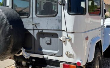 Toyota-land-cruiser-fj40-1980-white-3