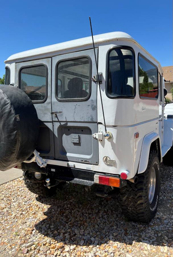 Toyota-land-cruiser-fj40-1980-white-3