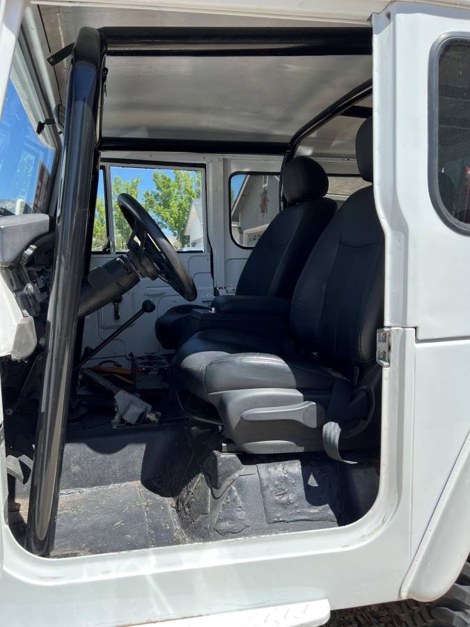 Toyota-land-cruiser-fj40-1980-white-4