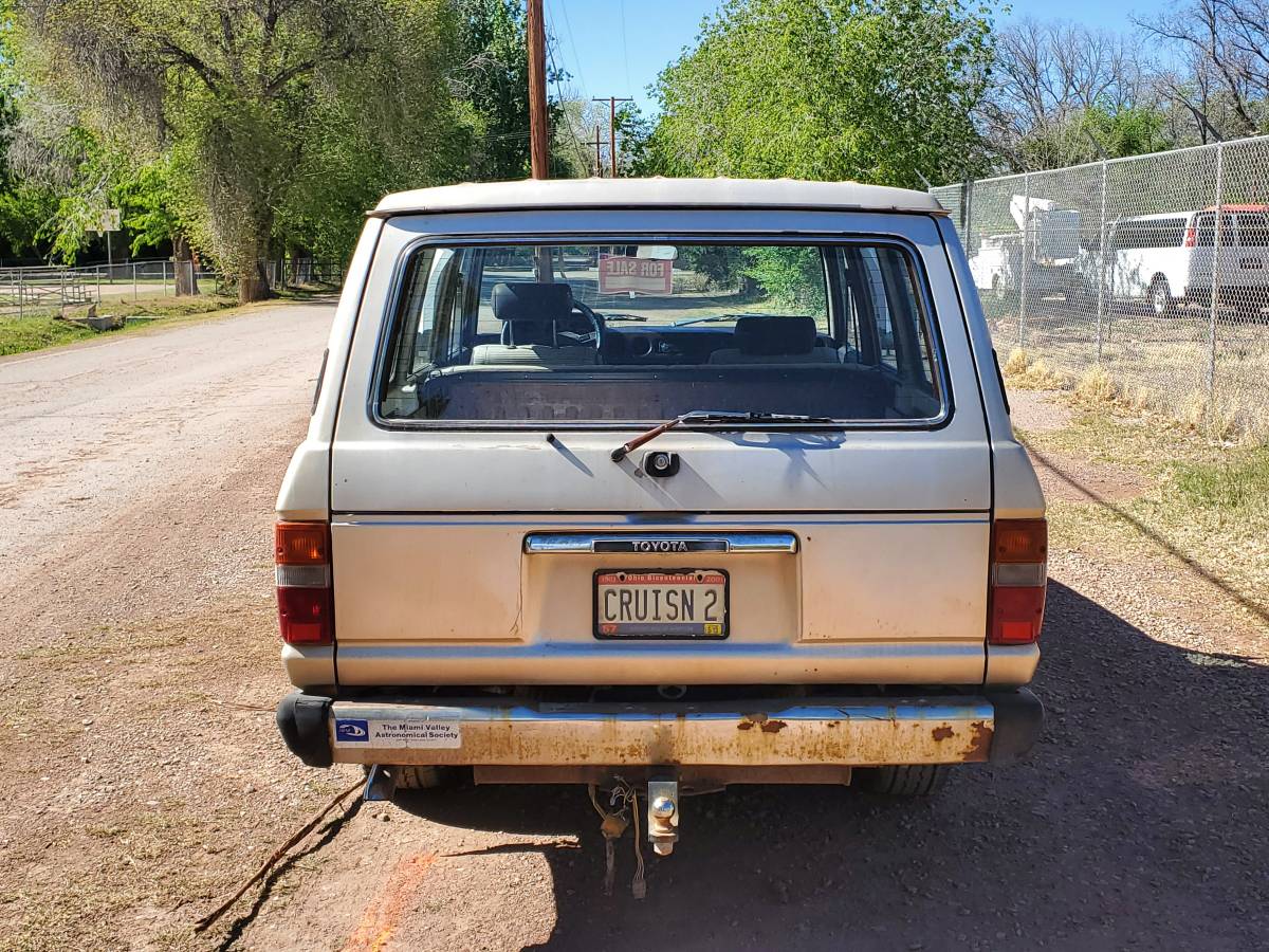 Toyota-land-cruiser-fj60-1985-brown-9
