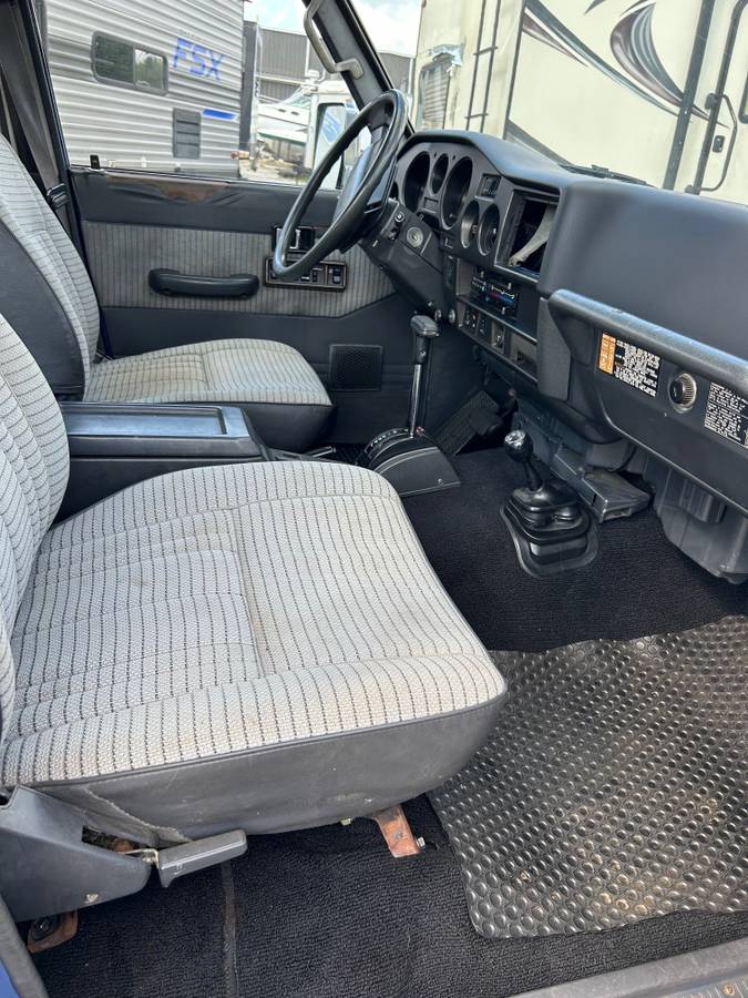 Toyota-land-cruiser-gx-1988-blue-10