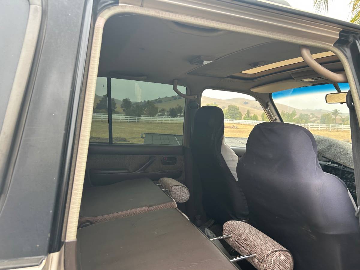 Toyota-landcruiser-1992-silver-1