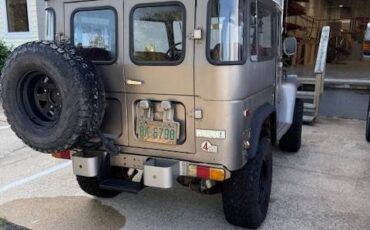 Toyota-landcruiser-fj40-1978-custom-2