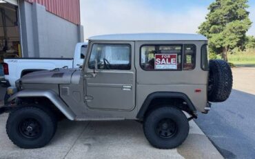Toyota-landcruiser-fj40-1978-custom-9