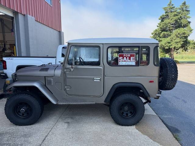 Toyota-landcruiser-fj40-1978-custom-9