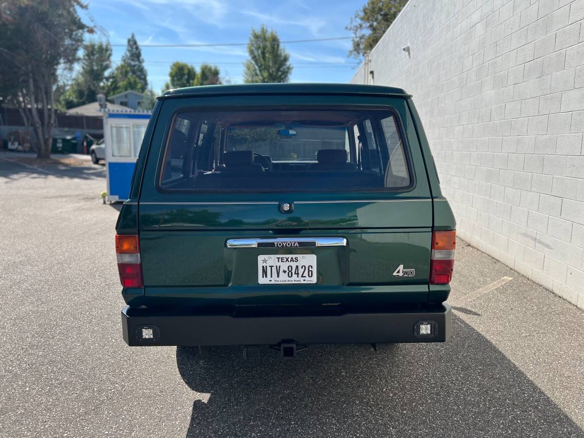 Toyota-landcruiser-fj60-1982-green-18