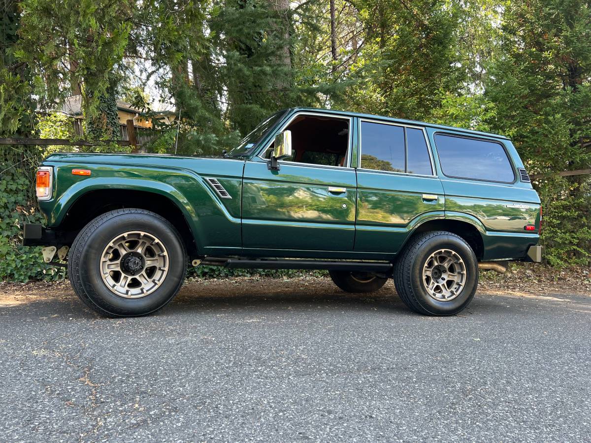 Toyota-landcruiser-fj60-1982-green-19