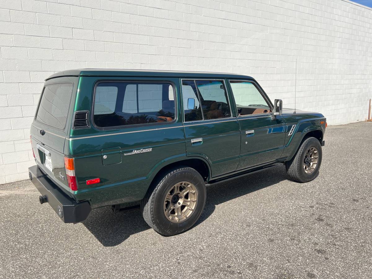 Toyota-landcruiser-fj60-1982-green-3