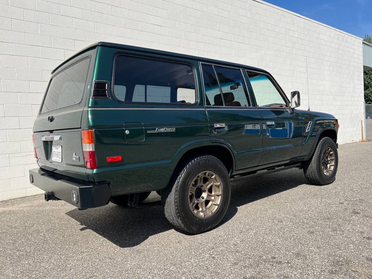 Toyota-landcruiser-fj60-1982-green-4