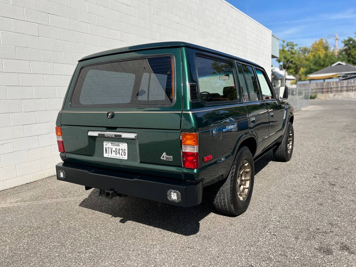 Toyota-landcruiser-fj60-1982-green-5