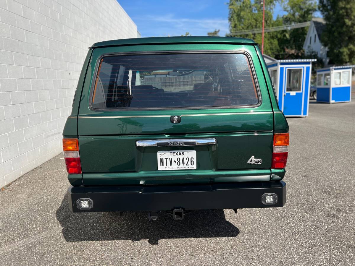 Toyota-landcruiser-fj60-1982-green-6