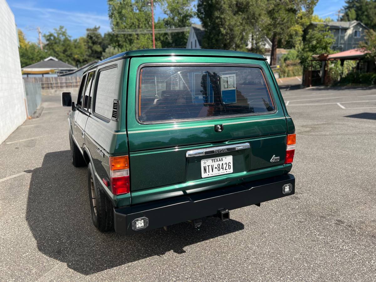 Toyota-landcruiser-fj60-1982-green-7