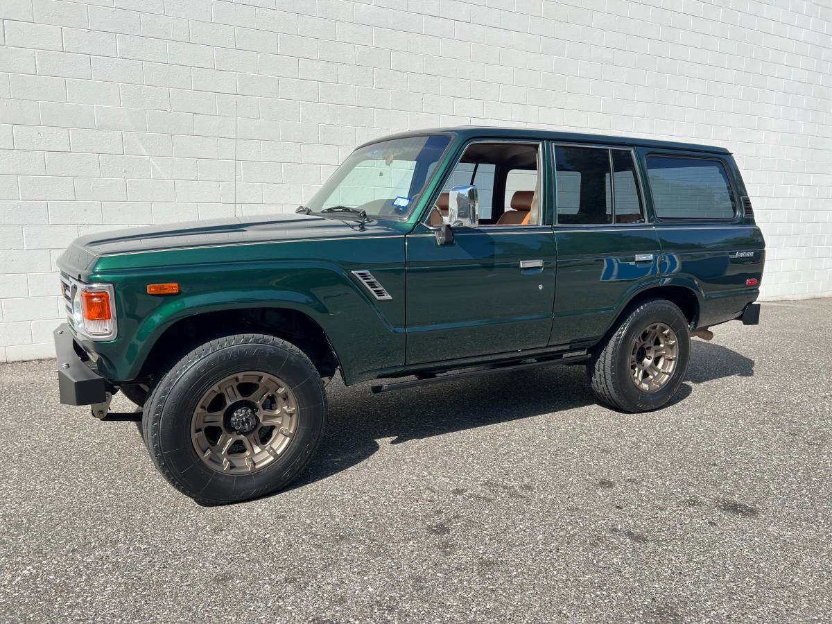 Toyota-landcruiser-fj60-1982-green-9