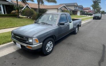 Toyota-pick-up-1990-grey-1