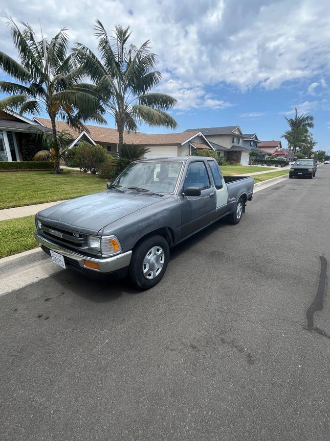 Toyota-pick-up-1990-grey-1